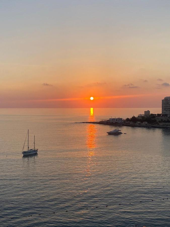 F8 1 Seaview Room, Living And Bathroom Shared , Stjulians Saint Julian's 외부 사진