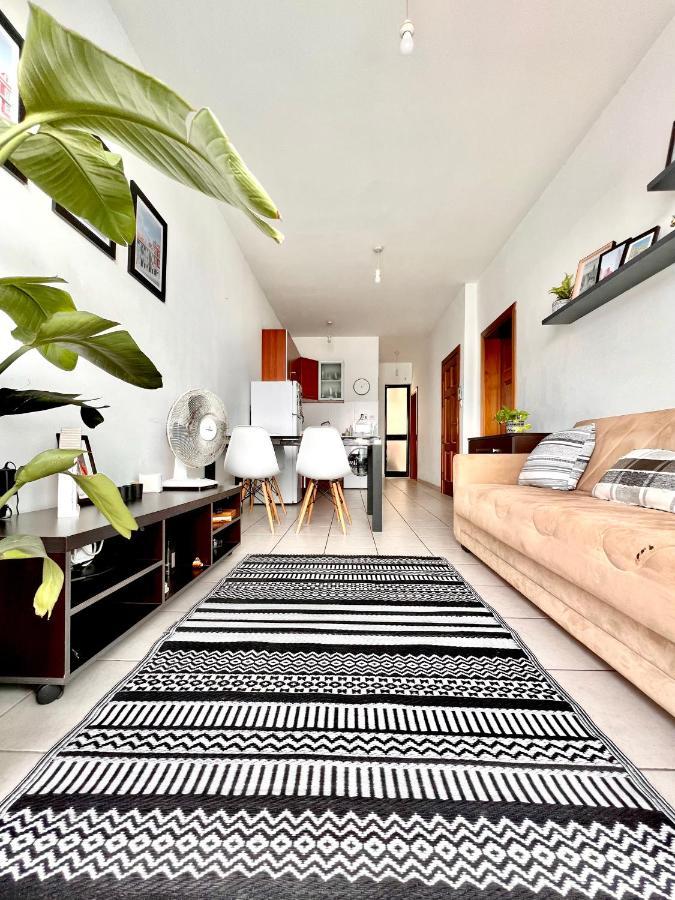 F8 1 Seaview Room, Living And Bathroom Shared , Stjulians Saint Julian's 외부 사진